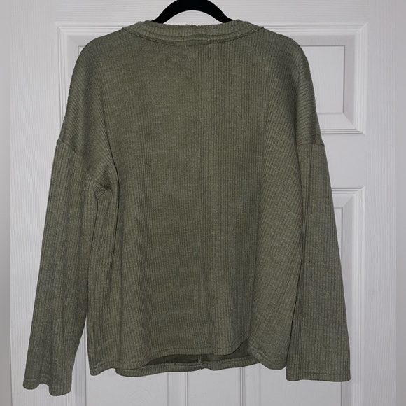 Green Ribbed Long Sleeve V-Neck - Picture 2 of 3